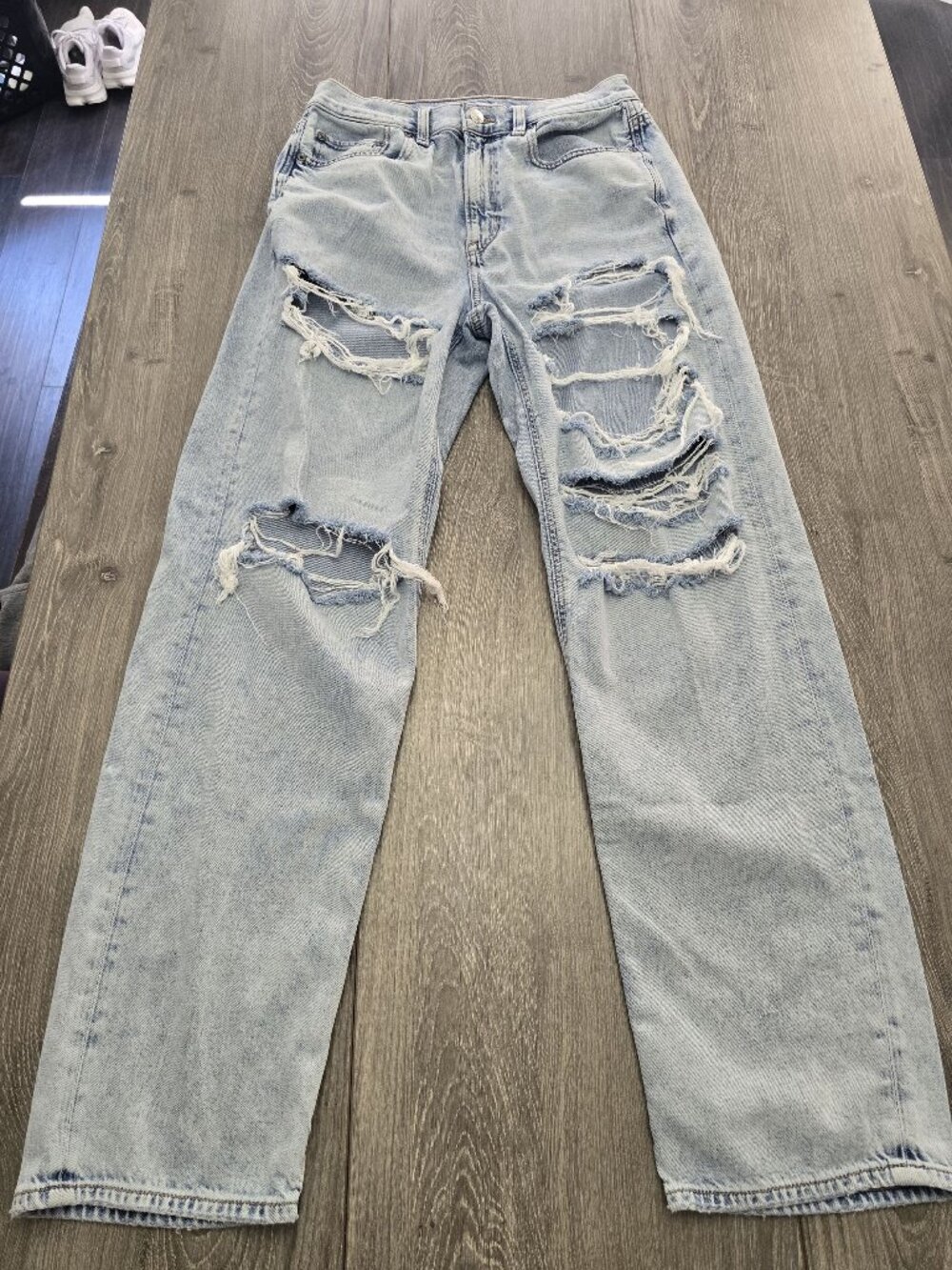 American Eagle Baggy Jeans Light Wash Distressed Size 8 Regular Cotton Blend